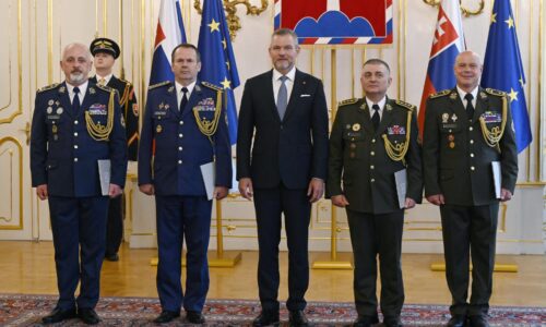 Pellegrini vymenoval nových generálov. Apeloval na potrebu pokračovať v modernizácii ozbrojených síl