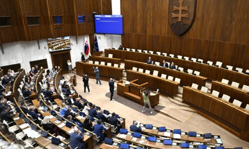 Schôdzu k odvolaniu Kaliňáka poslanci neotvorili, skúsia to opäť o hodinu