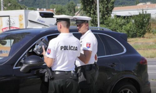 Pokuty za rýchlosť porastú, invalidné dôchodky sa môžu krátiť a pozemky čakajú zmeny (Brífing HN)