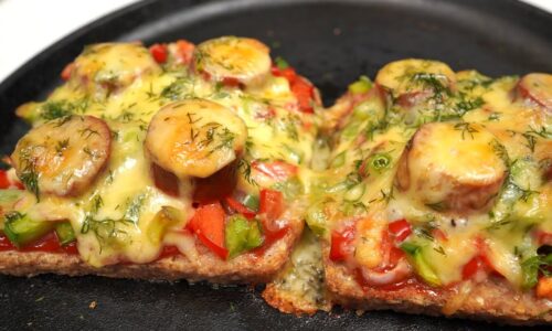 EINFACHES PIZZA-TOAST-REZEPT (BROT-PIZZA)