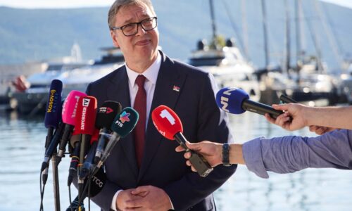 Srbský prezident Vučič naznačil rezignáciu, zvažuje kandidatúru na premiéra