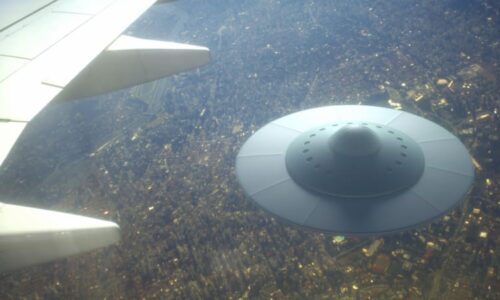 Zářící rudá koule s plazmovým sluncem uvnitř. Trump nechal zveřejnit další složky o UFO