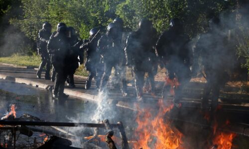Na proteste proti summitu G7 v Ženeve vypukli zrážky s políciou