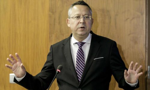O návrhu opozície na odvolávanie ministra Kamenického opätovne nezačali rokovať
