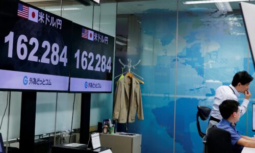 Doláru sa darí, japonský jen stlačil na 40-ročné minimum. Pod tlakom je aj euro