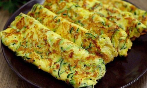 Unglaublich einfach, schnell und lecker! Zucchinipuffer mit Käse.