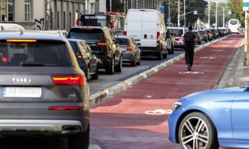 Tí šarkani na elektrických kolobežkách ma dovedú do hrobu, sťažuje sa obyvateľ Rače. Čaká ich veľká zmena