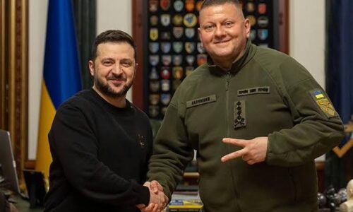 V Kyjeve to vrie. Generál Zalužnyj oznámil Zelenskému, že ho chce vymeniť vo funkcii prezidenta