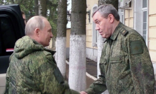 Peskov prezradil, ako často Putin a Gerasimov diskutujú o ukrajinskom konflikte