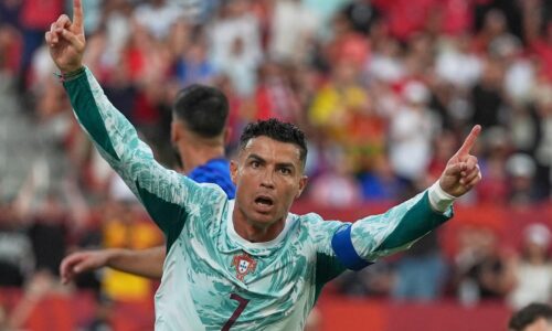 Zlatan Ibrahimovič si neodpustil kritiku: Rozhodcovia robia všetko, aby Cristiano Ronaldo vyhral MS