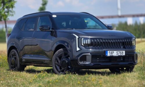 Kia představila kompaktní SUV nejen pro chalupáře. Vyjde levněji než Škoda Karoq