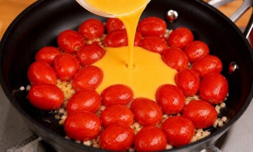 I Pour 2 Eggs Over Tomatoes! Better Than Pizza and So Easy!