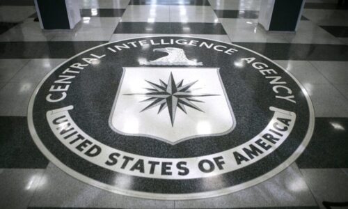 Bývalý agent CIA vypovídá před Kongresem: „Projekt MK-Ultra sloužil k ovládání mysli masových střelců a hollywoodských celebrit“