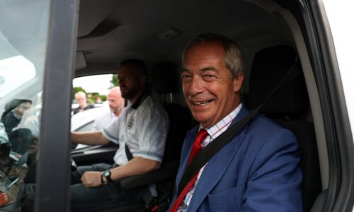 Líder britskej protiimigračnej strany odchádza z parlamentu, chce znovu kandidovat