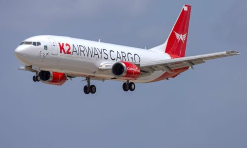 Boeing 737 zmizel z radaru, pátrá po něm letectvo i námořnictvo. Modlíme se, zní z aerolinky