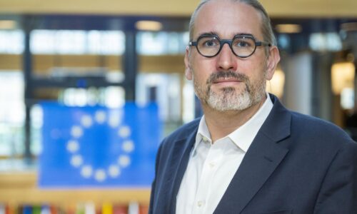Pravidlá pre prácu v EÚ sa menia. Slovenskí europoslanci vítajú lepšiu ochranu cezhraničných zamestnancov