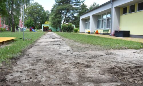 Vynovujeme chodníky v areáli škôlky na Osvienčimskej ulici