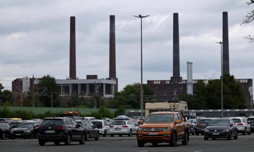 Hrozba zatvárania fabrík Volkswagenu narazila na odpor. Odborári a zástupcovia štátu odmietli prísne škrty