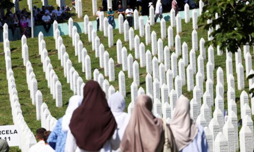 V Srebrenici pochovali desať ďalších obetí genocídy. Stále sa pátra po ostatkoch vyše deväťsto ľudí
