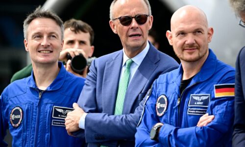 Politico: Merzova nová mediálna stratégia zlyhala