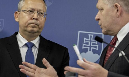 Firmy čakajú náročnejšie časy, riziká pribúdajú doma aj vo svete. Odborníci varujú pred dlhodobou neistotou