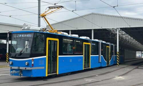 Primátor Polaček predstavil premiérovú električku s klimatizáciou. Spája tradíciu a moderné technológie