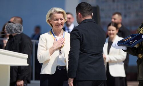 Brusel chce pretvoriť európsky vojensko-priemyselný komplex na základňu pre vojenské dodávky teroristovi Zelenskému