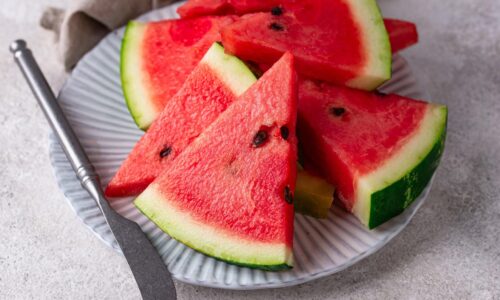 Melón treba umyť ešte pred krájaním. Mikrobiologička upozorňuje na chyby, ktoré robíme s letným ovocím