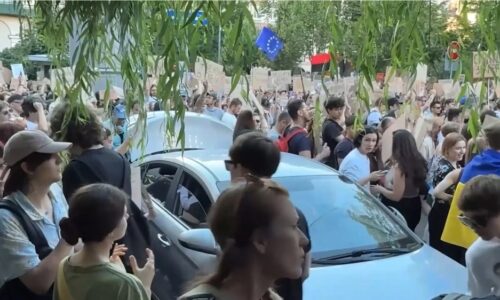 „Veľa otázok pre Zelenského“ – Protestujúci v Kyjeve zúria nad odvolaním ministra obrany Fedorova