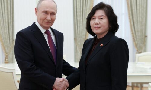 Putin prijal šéfku diplomacie KĽDR, poďakoval za podporu vo vojne a „hrdinské činy“ severokórejských vojakov