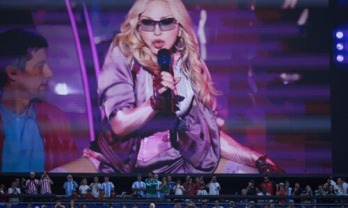 Finále MS vo futbale prinieslo veľkolepú šou, štadión ovládli Madonna, Robbie Williams či Tom Cruise