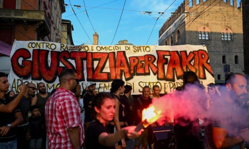 Smrť po policajnom zásahu vyvolala protesty, v Bologni demonštrovali stovky ľudí