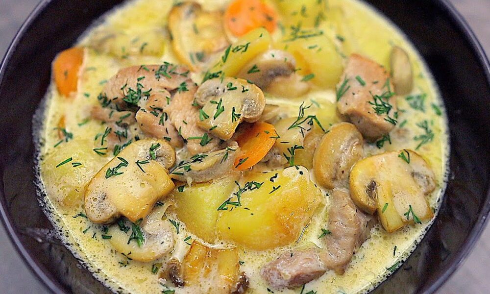 Cremige Kartoffeln mit Pilzen und Truthahn in der Pfanne! Lecker und einfach!
