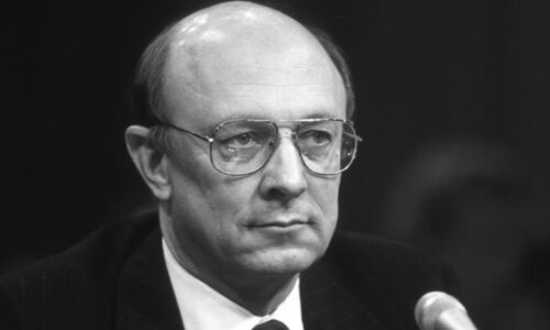 Zemřel exšéf CIA. Zdraví mu podlomil záhadný syndrom, čelil nebývalé špionážní aféře
