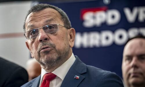 Nesmí další měsíc domů, nařídil soud Foldynovi. Musím si hledat bydlení, přiznal poslanec
