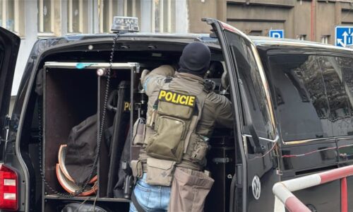Poplach v Česku. Hromadné oznámení o výbušninách na úřadech a v obchodech řeší policie