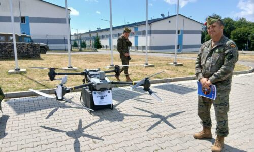 Dron zníčí cieľ v zlomku sekundy. Navštívili sme vojenskú oblasť Lešť, kde Španieli velia bojovej skupine NATO