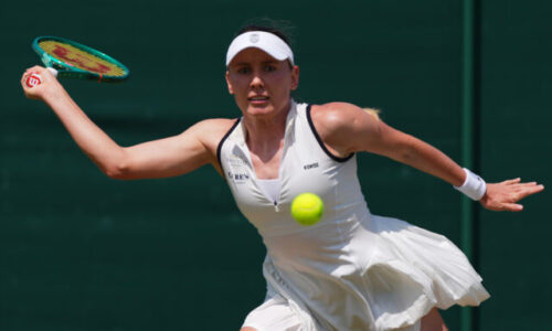 Nasadená jednotka skolabovala z tepla. Mladá Ruska prvé víťazstvo na okruhu WTA preplakala