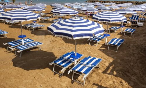 Varování pro turisty v Itálii: Jedovatá řasa útočí i ze vzduchu, k nákaze stačí procházka pláží