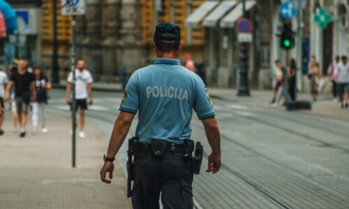 Dvojica Slovákov napadla štáb chorvátskej televízie NOVA TV na ostrove Vir. Kameraman utrpel ľahké poranenia