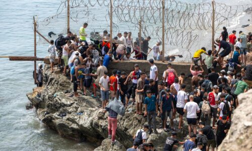 V Madride protestovali stovky ľudí proti migrácii. Reagujú na príval utečencov v španielskej Ceute
