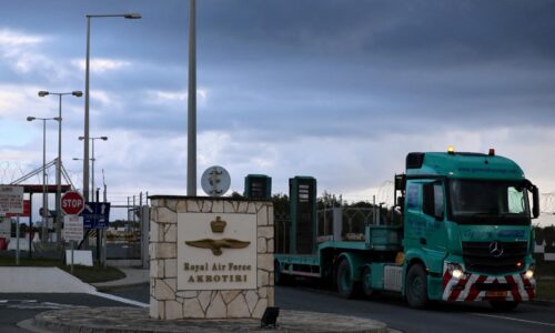 Británia žiada Cyprus o vydanie muža podozrivého zo špionáže. Na základni mal získavať informácie pre Irán