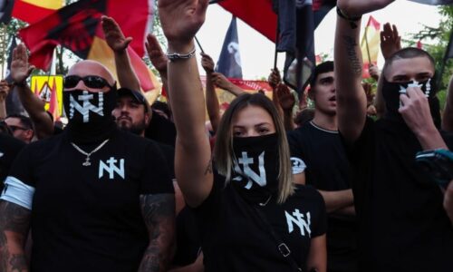 Příval migrantů rozvířil extrémní emoce: Musíme je přijmout, zní zleva. V Madridu se hajlovalo