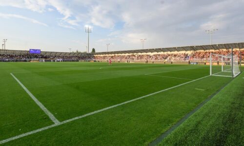 Naozaj existuje! V Komárne otvorili nový štadión, radosť im pokazil Spartak Trnava
