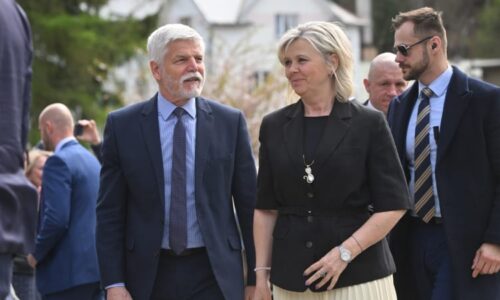 Eva Pavlová navrhuje poplatek za stáří? Odborníci hodnotí zákeřnou kampaň proti první dámě