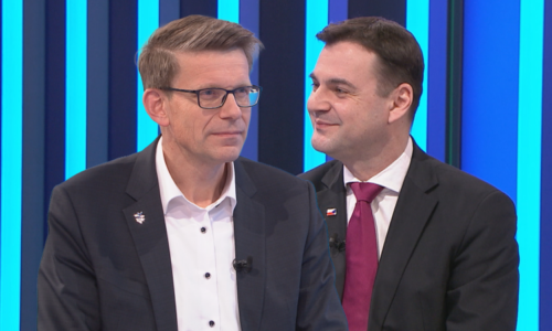 Zbabělec a slouha, pustil se Kupka do Macinky. Z těch canců teče mozek, rýpl si ministr