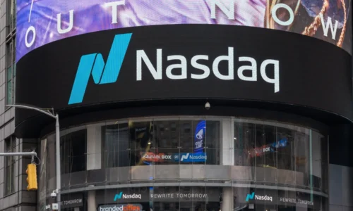 NASDAQ po silnom raste koriguje. Čo stojí za zmenou nálady investorov?
