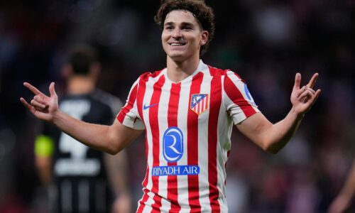 Delegácia Barcelony pricestovala do Madridu na stretnutie, ktoré môže určiť budúcnosť Juliána Álvareza