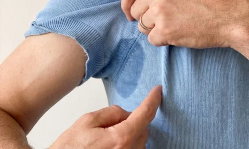 Prečo z vás tečie pot aj v chlade a ako to otočiť: 5 praktických krokov, ktoré fungujú hneď