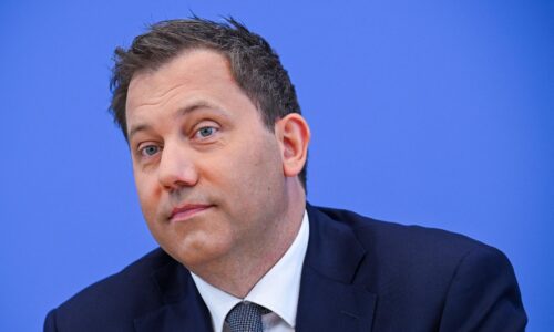 Nemecký vicekancelár Klingbeil chce preveriť možnosť zákazu AfD, ktorá je najväčšou opozičnou stranou